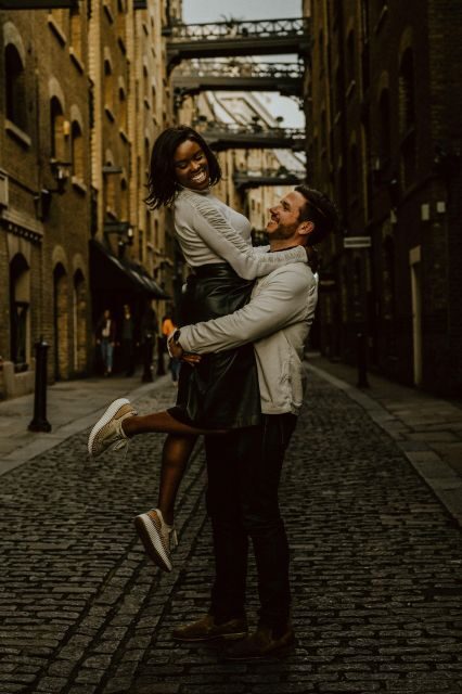 London: Romantic Photoshoot In Iconic Landmarks - What Makes This Photoshoot Stand Out?