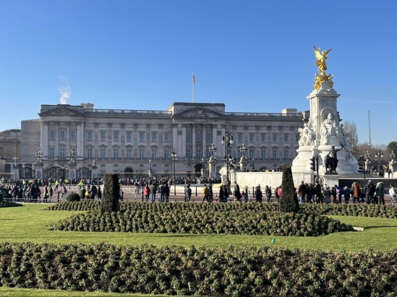 London: Royal Family and Changing of the Guards Walking Tour - A Detailed Look at the Royal Family and Changing of the Guards Walking Tour