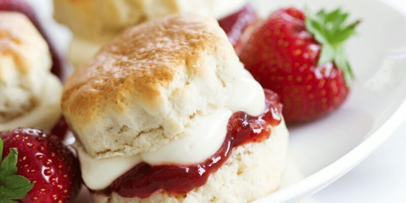 London: Royal Hampton Court Guided Tour with Afternoon Tea - Who Is This Tour Best For?