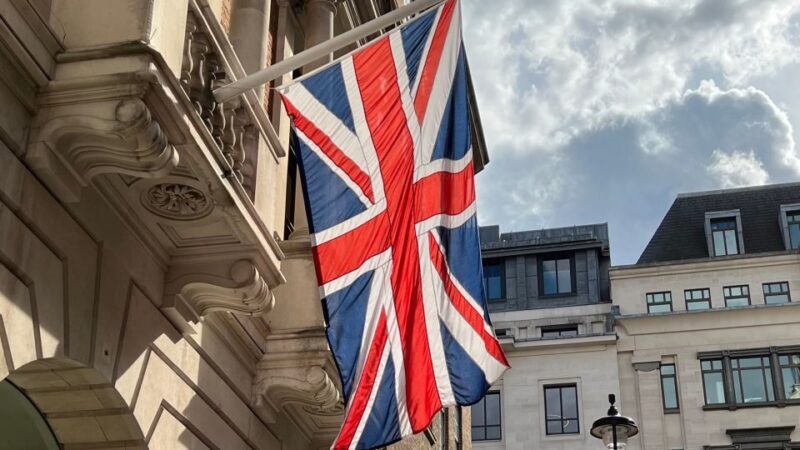 London: Royal Historic Pubs Walking Tour - The Sum Up