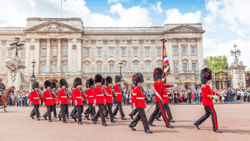 London: Royal Walking Tour with Changing Of The Guard - An In-Depth Look at the London Royal Walking Tour