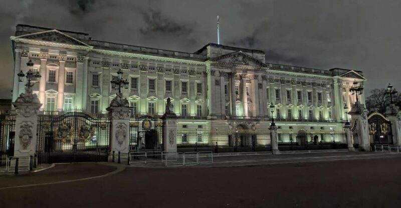 London : Royal Westminster By Night Walking Tour - Key Points