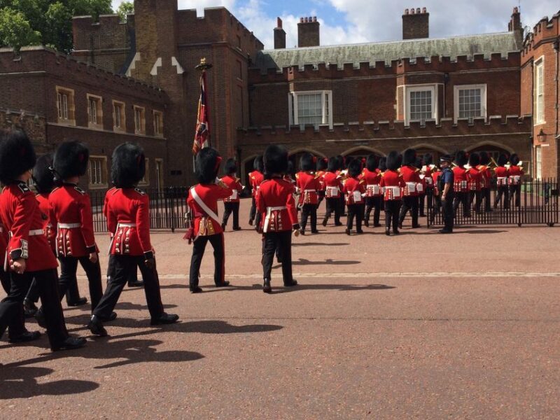 London: Royalty Walking Tour with Changing of The Guard - A Step-by-Step Breakdown of the Tour Experience