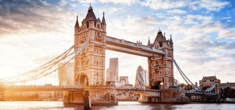 London: Self-Guided History City Tour with an App - Key Points