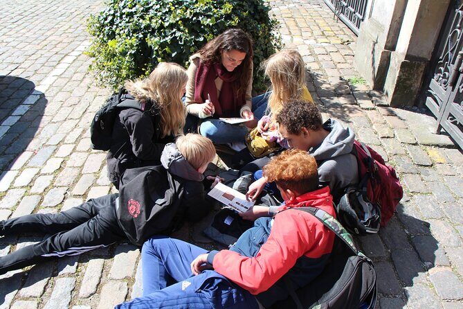 London Self-Guided Murder Mystery Tour by Buckingham Palace - FAQs