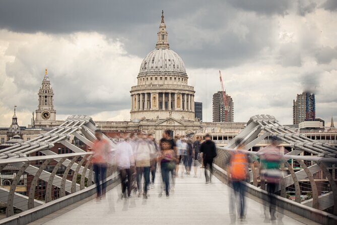 London through the lens: Iconic photo spots, hidden gems & food. - Key Points