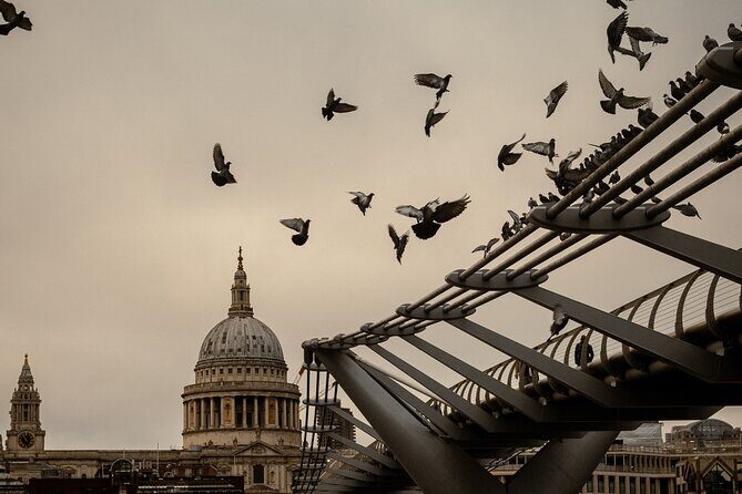 London through the lens: Iconic photo spots, hidden gems & food. - FAQ