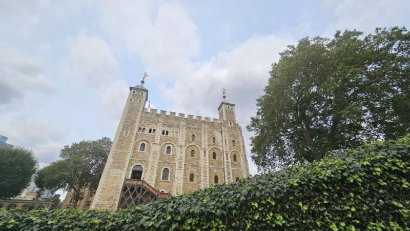 London: Tower of London and Crown Jewels Easy Access Tour - Key Points