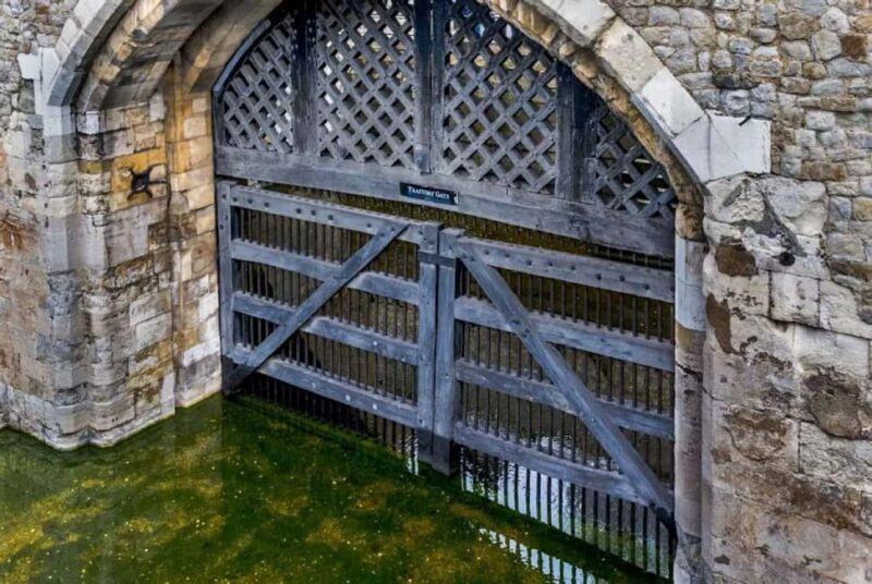 London: Tower of London and Crown Jewels Private Guided Tour - Key Points