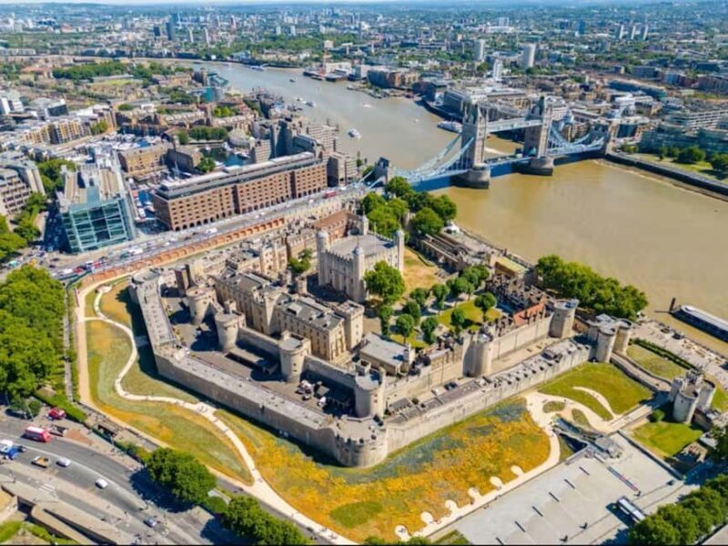 London: Tower of London and Crown Jewels Private Guided Tour - Practical Tips for Your Tour