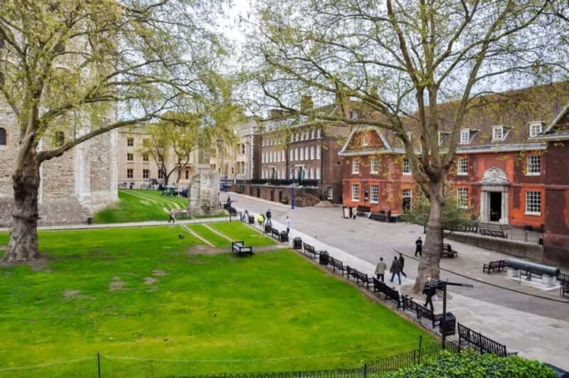 London: Tower of London and Crown Jewels Private Guided Tour - Who Will Love This Tour?