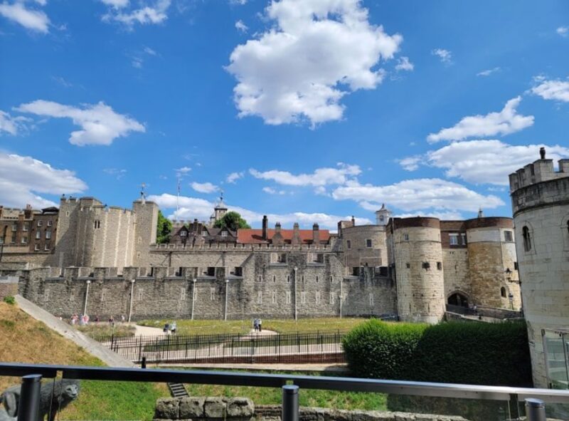 London: Tower of London Guided Tour with Boat Ride - Starting Point and Initial Sightseeing