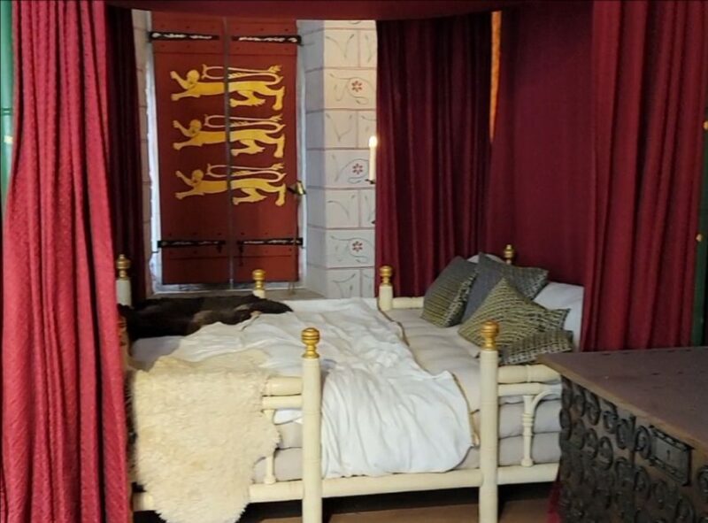 London: Tower of London Guided Tour with Boat Ride - Inside the Tower of London