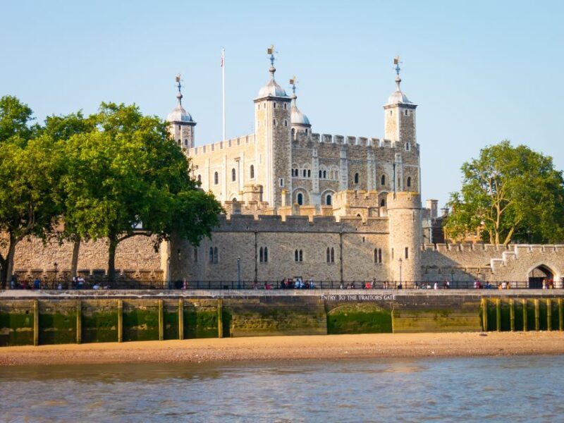 London: Tower of London Guided Tour with Crown Jewels Option - Key Points