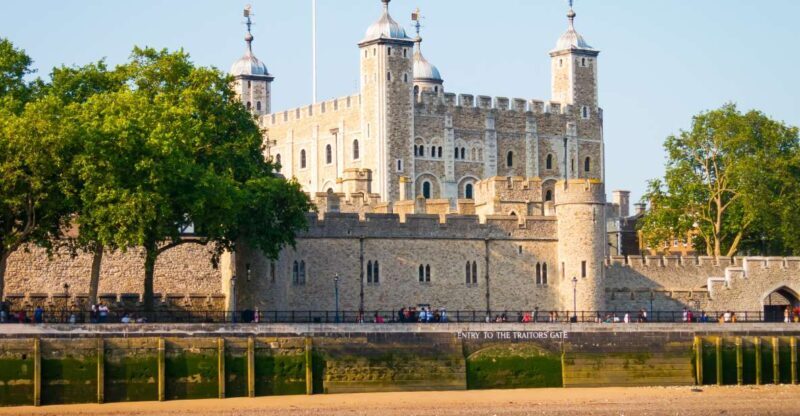 London: Tower of London Guided Tour with Crown Jewels Option - Who Should Consider This Tour?