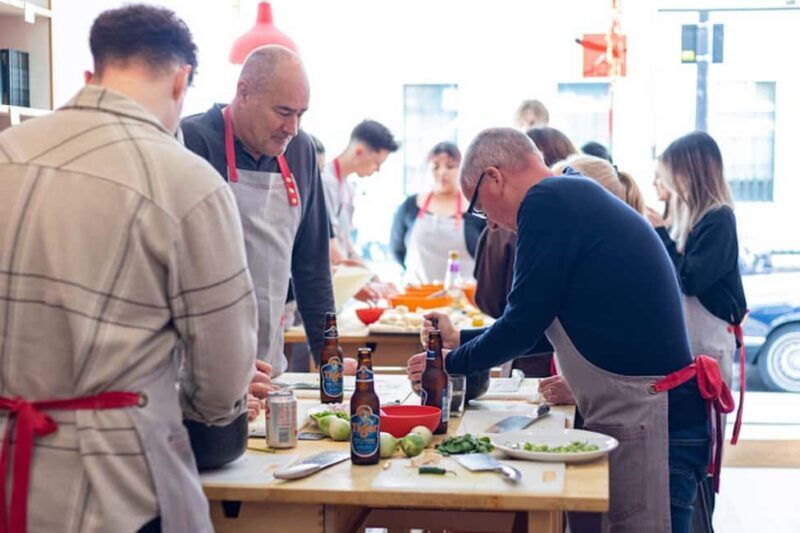 London: Vegetarian Thai Cooking Class with Wine - Key Points