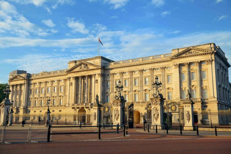 London: Vintage Bus Tour and London Eye Ticket - FAQs