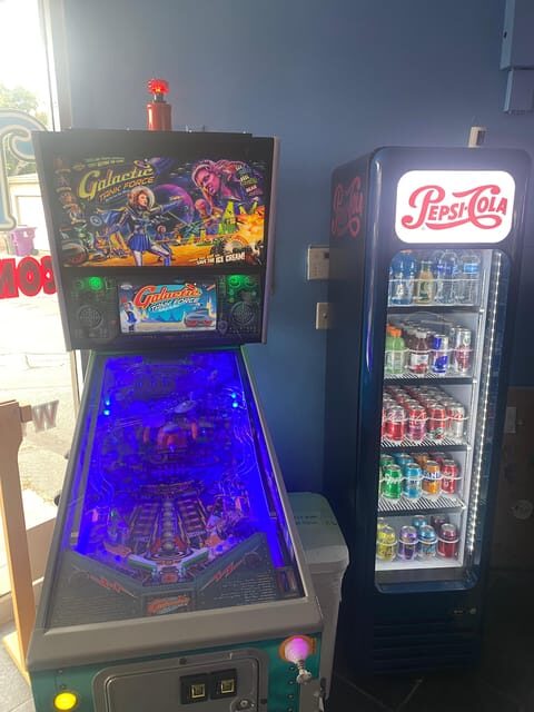 Long Beach: Pinball Arcade 40 Pinball Machines on Freeplay - Key Points