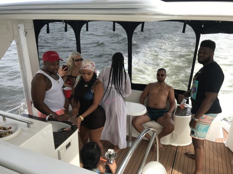 Long Island: Yacht Charters, Location: Port Jefferson Harbor - FAQ