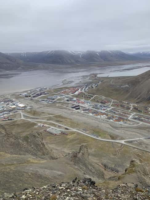 Longyearbyen: Panorama view hike - Platåfjellet Guided Hike - The Itinerary in Detail