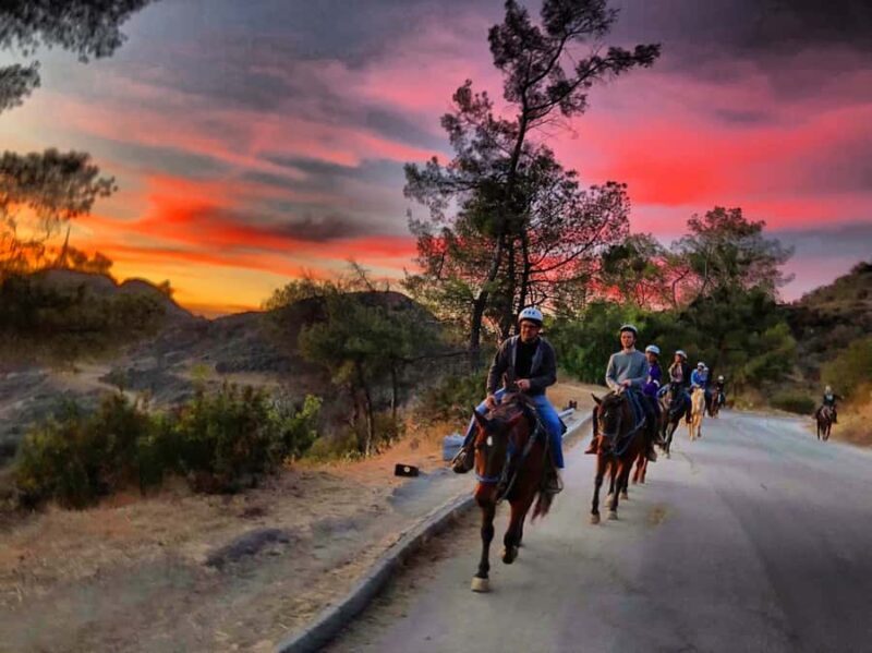 Los Angeles: Evening 2-Hour Hollywood Horseback Riding Tour - Key Points