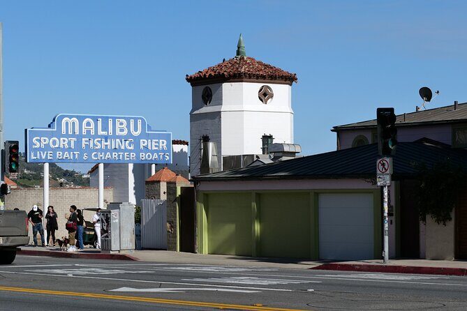 Los Angeles Private Mulholland Drive Scenic and Santa Monica Tour - Key Points