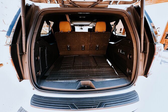 Los Cabos One Way Deluxe Suburban Transportation 5 pax - The Booking Process and Service Details