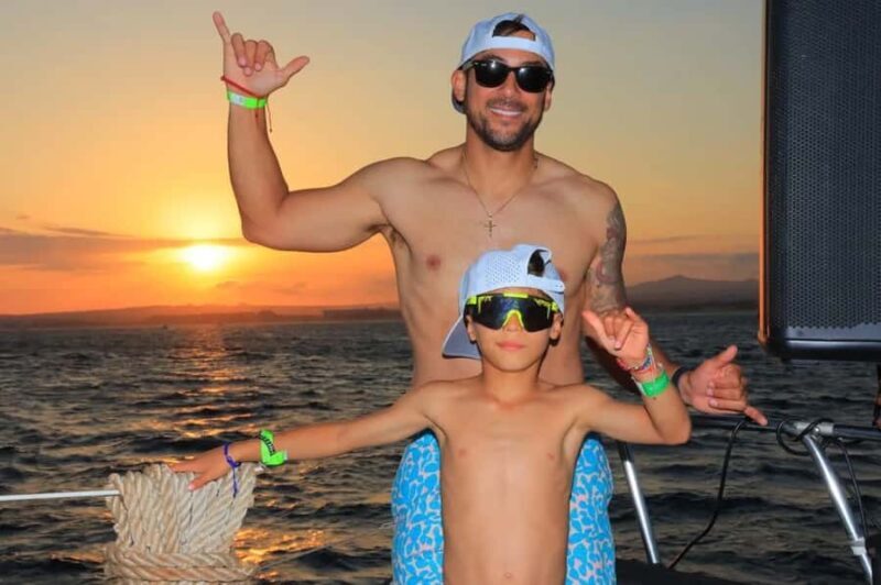 Los Cabos Sunset Catamaran with Open Bar & Live Music - Setting Sail in Baja: What to Expect