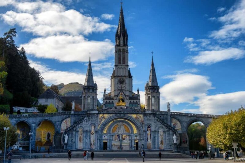 Lourdes: Express Walk with a Local in 60 minutes - Key Points