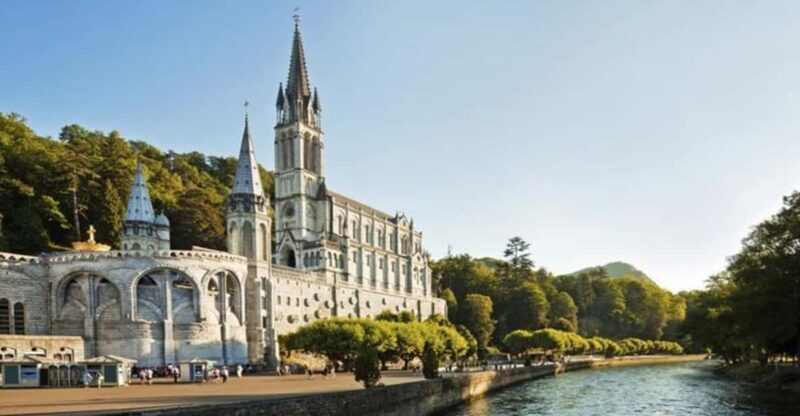 Lourdes: Private Guided Tour in the Sanctuary - Exploring Lourdes: A Deep Dive into the Sanctuary