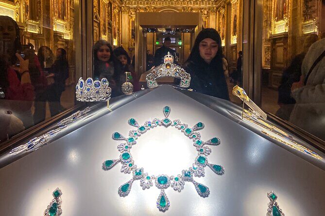 Louvre Highlights & Mona Lisa, Reserved Access with Expert Guide - An In-Depth Look at the Experience