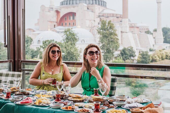 Love in Istanbul: Perfect Photo Moments at Iconic Locations - What to Expect from Your Istanbul Photoshoot