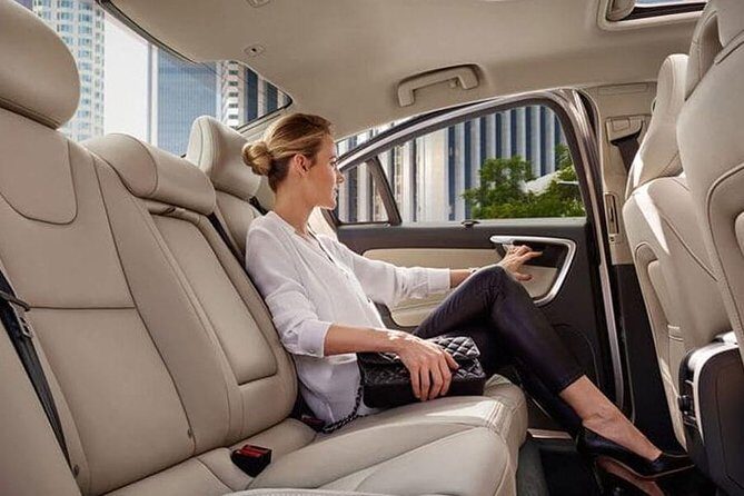Low Cost :- Hire Full or Half Day Executive Luxury Car Services in Toronto - Why Choose a Luxury Chauffeur Service in Toronto?