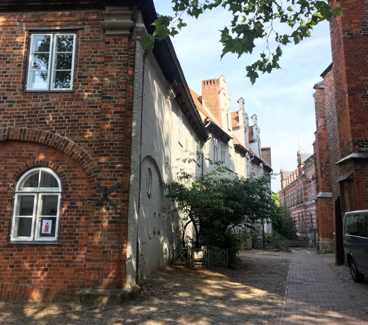 Lübeck: Backyards and Town Houses Private Guided Tour - Walking the Streets of Lübeck: What to Expect