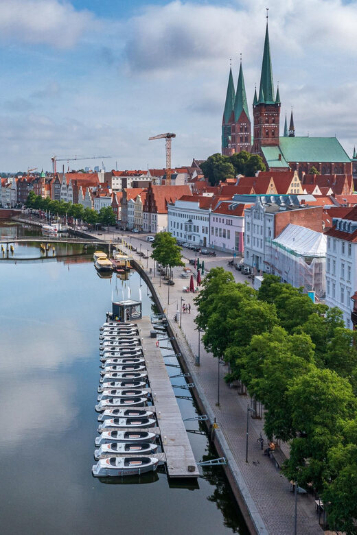 Lübeck: Electric Boat Rental - without driving licence - Why Choose This Electric Boat Rental?