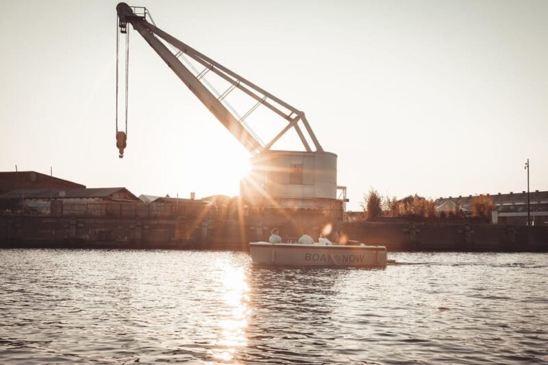 Lübeck: Electric Boat Rental - without driving licence - Who Is This Experience Best For?