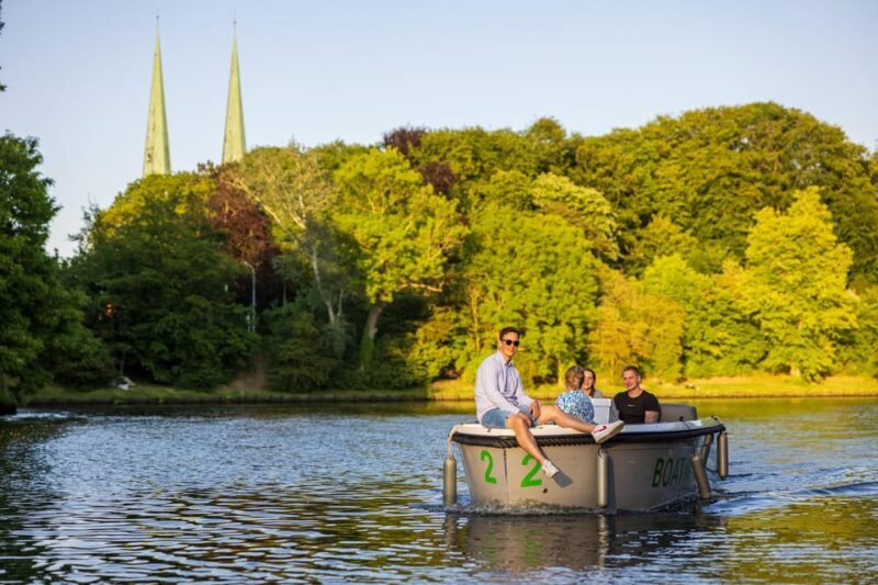Lübeck: Electric Boat Rental - without driving licence - FAQs