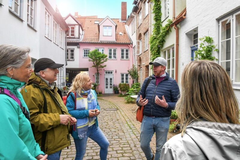 Lübeck: Entertaining Tour Through Hidden Courtyards - Lübeck: Entertaining Tour Through Hidden Courtyards