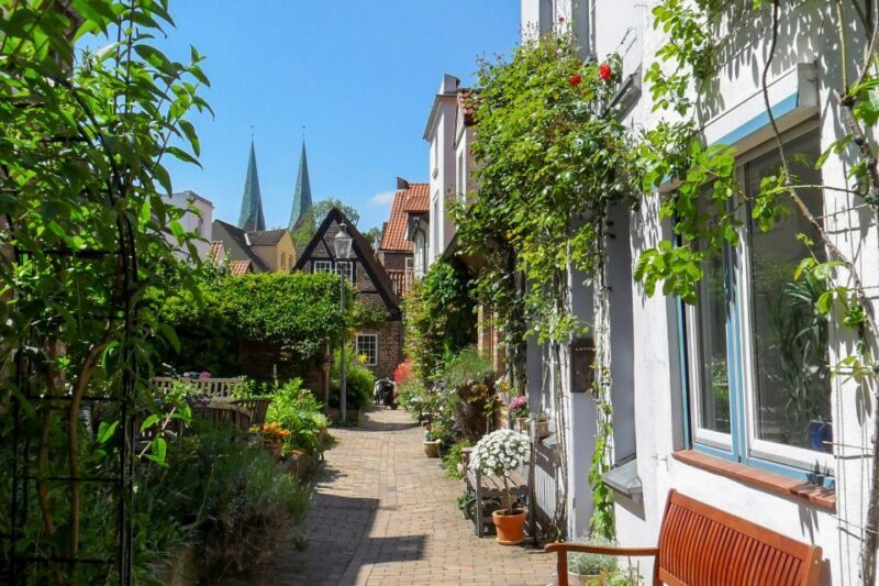 Lübeck: Entertaining Tour Through Hidden Courtyards - Key Points