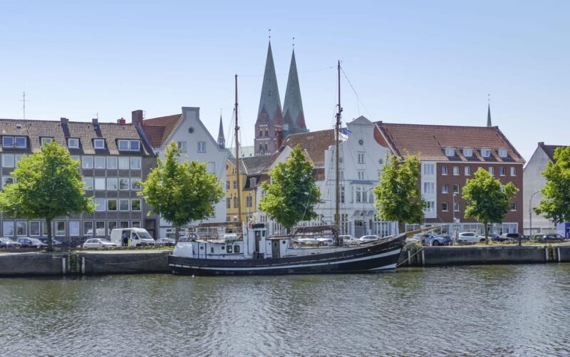 Lübeck: Express Walk with a Local - Why This Tour Works Well