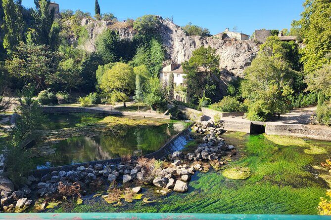 Luberon and its perched villages - Fontaine de Vaucluse: A Natural Wonder
