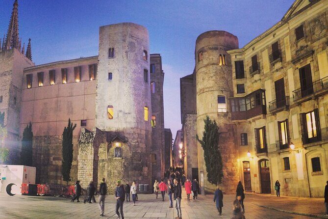 Lucas Hidden Old Barcelona: the Gothic and El Born Tour - Key Points