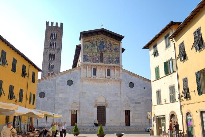 Lucca: walking tour of the city centre and the walls - Exploring Lucca’s Historic Center and Walls
