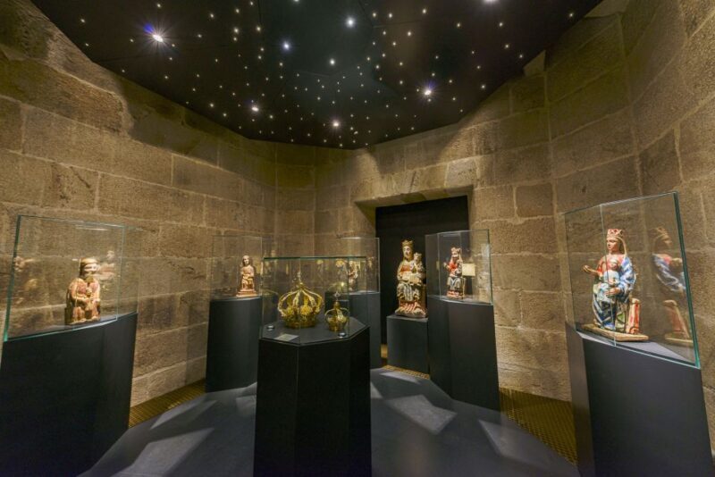 Lugo: Cathedral of Santa Maria Entry Ticket and Audio Guide - Who Should Book This Tour?