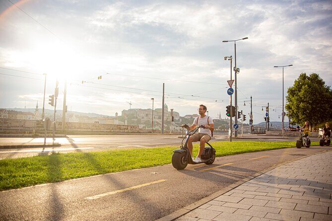 Luna E-Scooter Rent for Sightseeing in Budapest - Discovering Budapest on a Luna E-Scooter