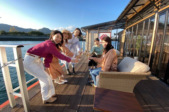 Lunch on Raft-Style Boat HANAIKADA on the west coast of Miyajima - Key Points