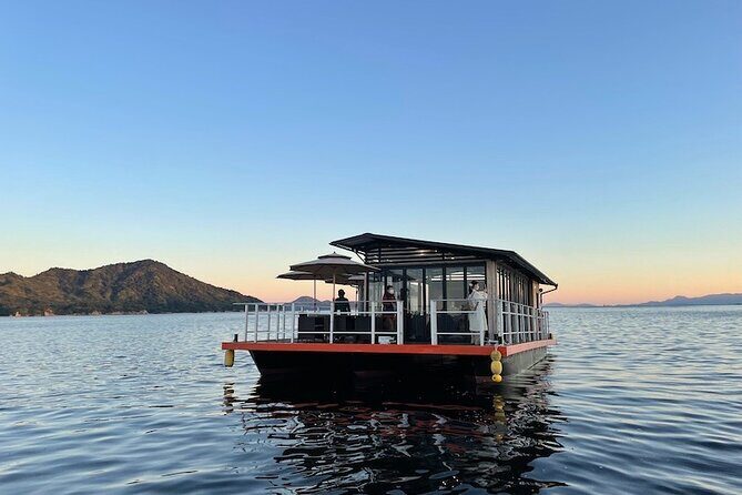 Lunch on Raft-Style Boat HANAIKADA on the west coast of Miyajima - What the Experience Feels Like