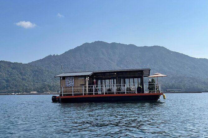 Lunch on Raft-Style Boat HANAIKADA on the west coast of Miyajima - The Sum Up