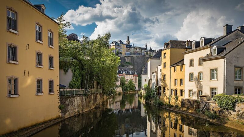 Luxembourg: Express Walk with a Local in 60 minutes - Discovering Luxembourg in an Hour: A Practical Guide