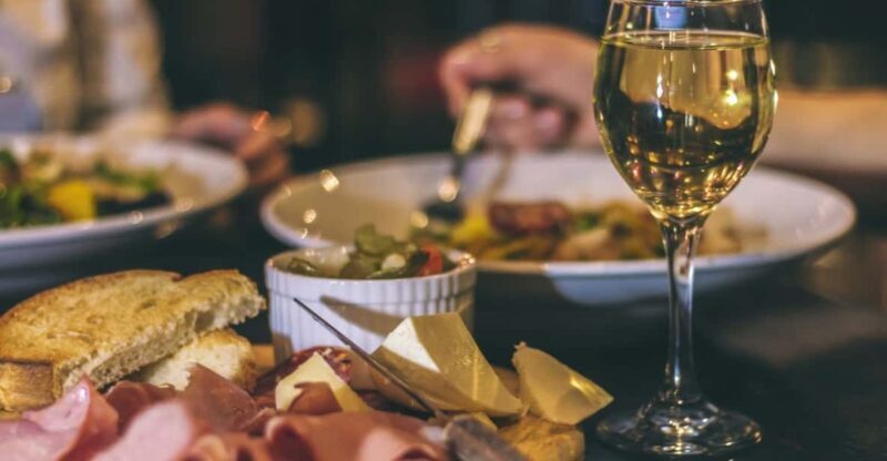 Luxembourg: Italian-Style Dinner in a Vintage Bus - Key Points